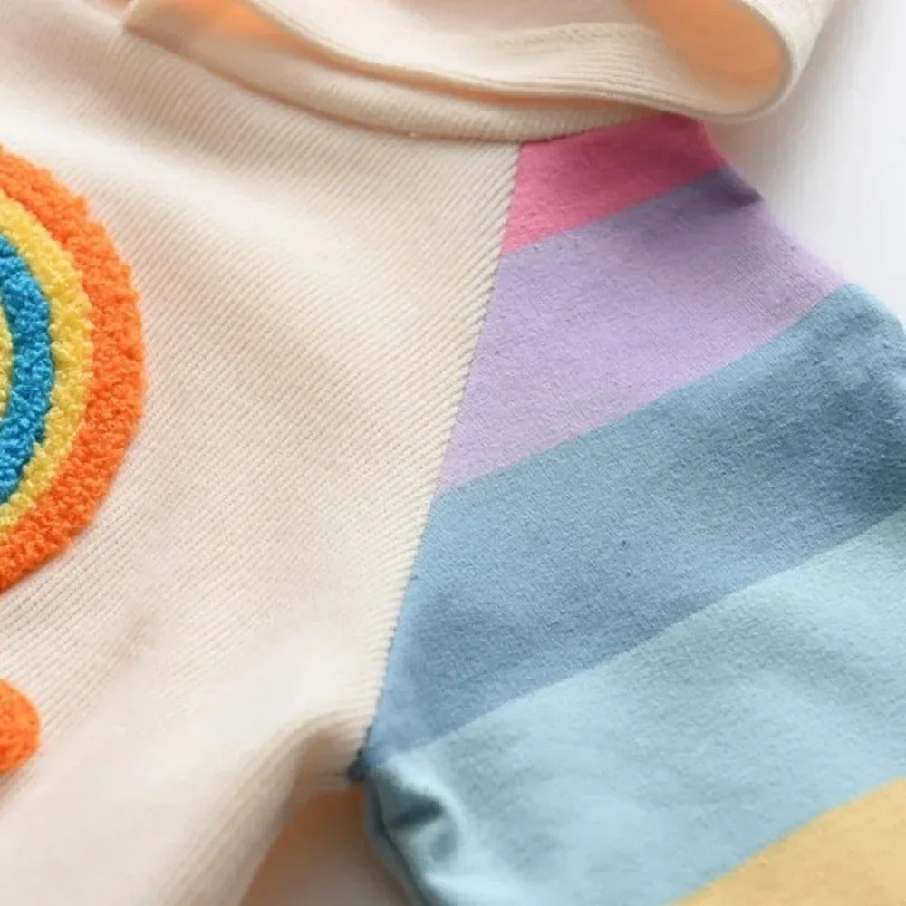 Regenbogen Kapuzenkleid für Mädchen – Bunt, fröhlich & verspielt