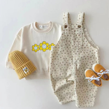 Baby Cord Latzhose – Weicher Overall mit Knöpfen & Tasche
