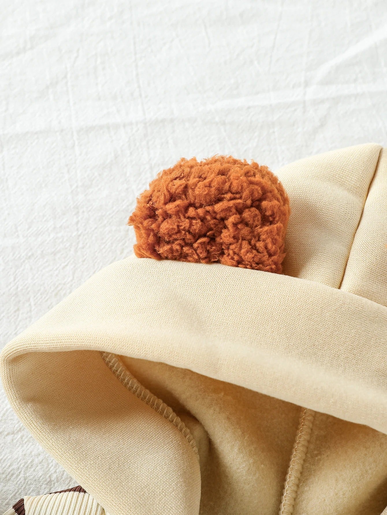 Kuscheliges 2-tlg. Baby-Outfit mit Teddybär-Applikation und Kapuze