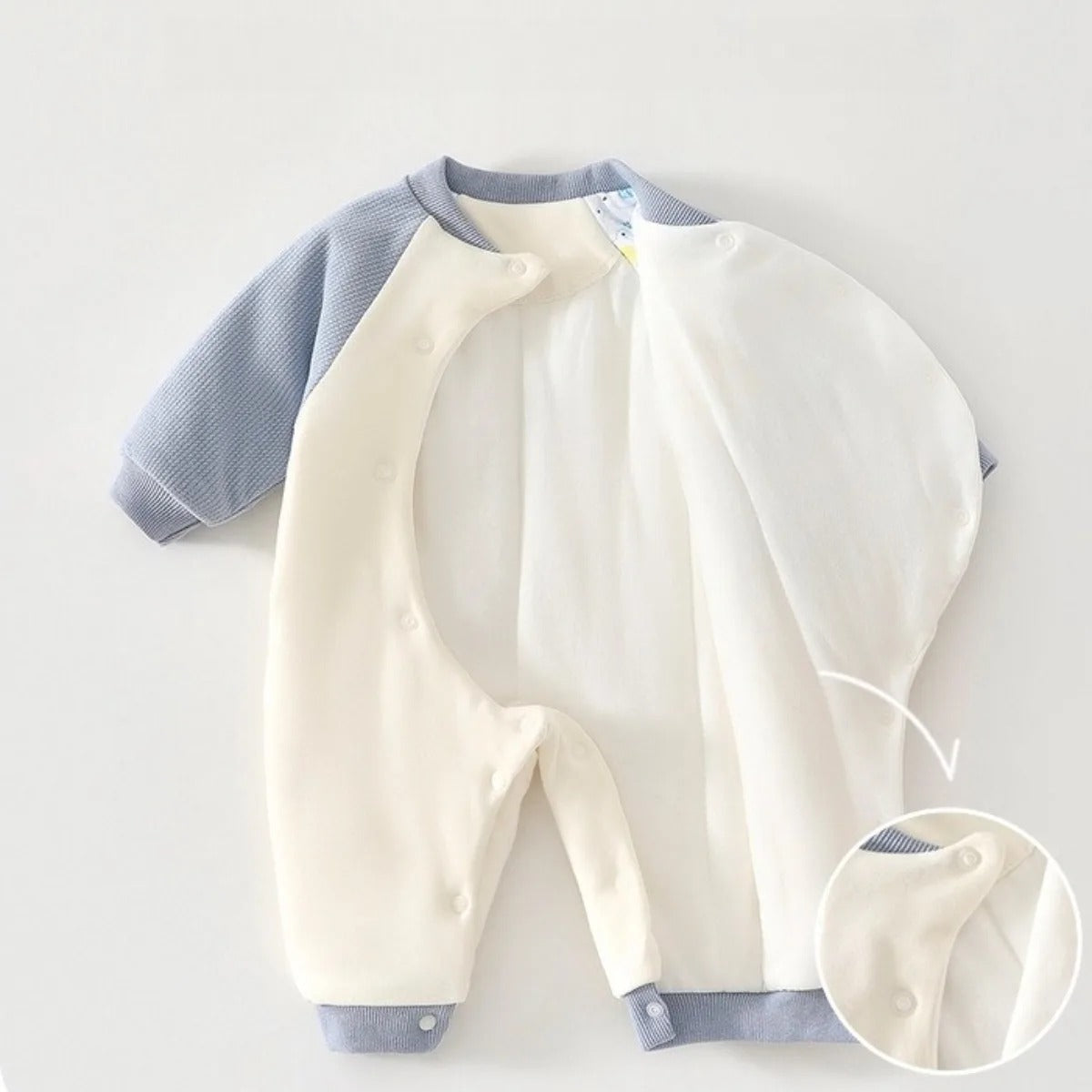 Wattierter Babystrampler mit Tierapplikation – weich, warm & einfach bezaubernd