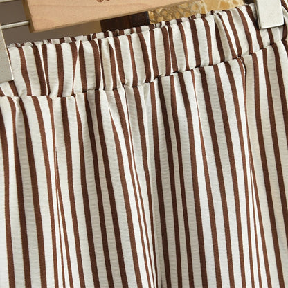 Elegantes Kinder Outfit – Bluse mit Falten & gestreifte Hose