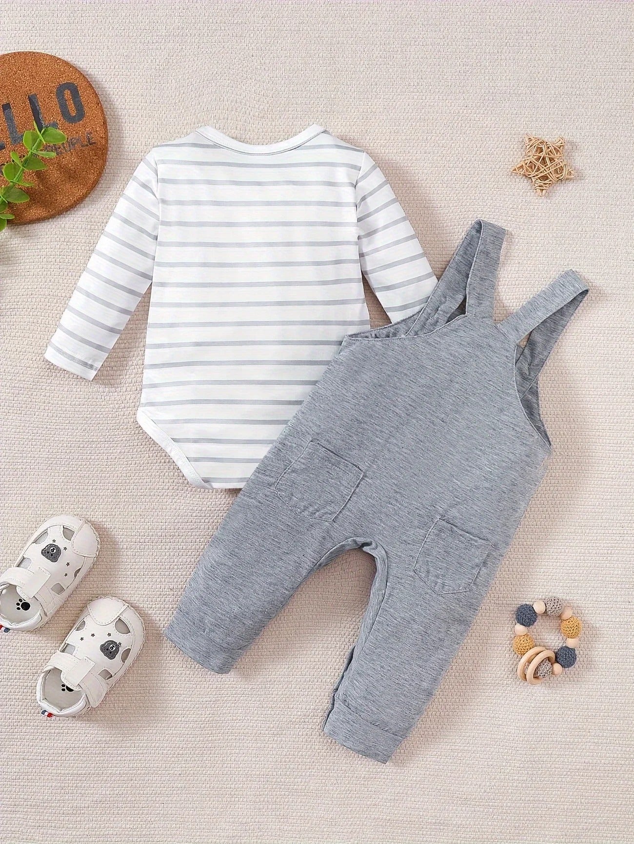 Baby Outfit 2-teilig – Body mit Streifen & Latzhose mit Koala (Größe 50–86)