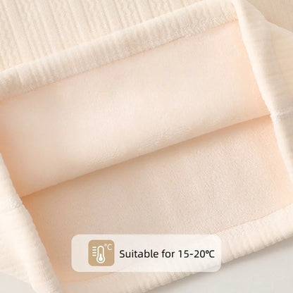 Kuscheliger Baby Strampler mit Bärchen-Tasche