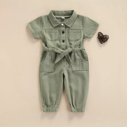 Kinder Jumpsuit mit Gürtel aus Baumwolle – Kurzarm Overall mit Knöpfen & Taschen