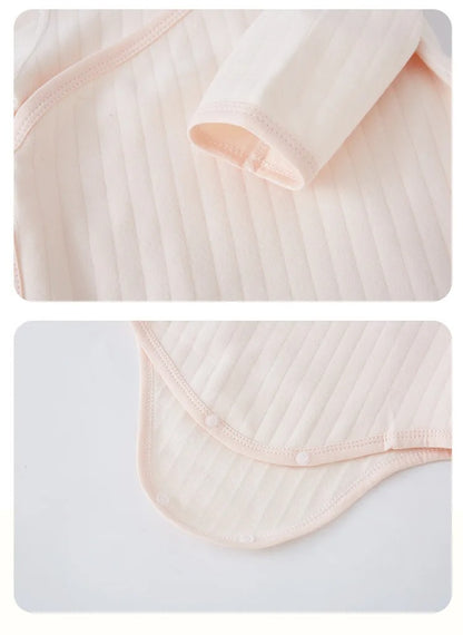 Baby Wickelbody mit Bären-Patch – gerippter Langarmbody