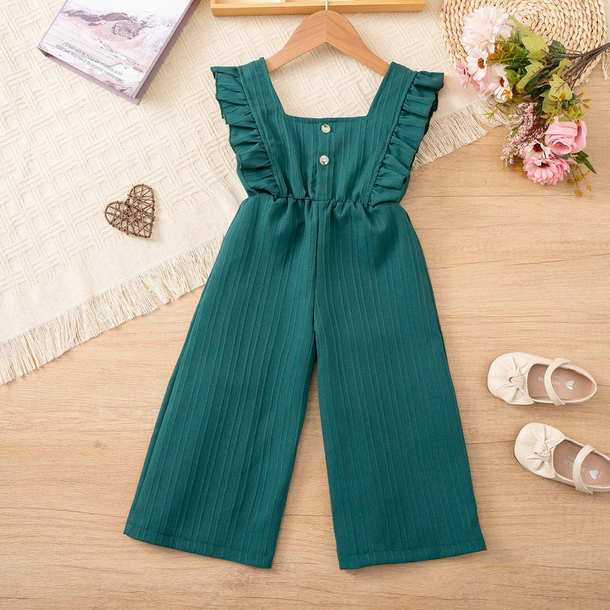 Mädchen Jumpsuit mit Schleife & Rüschen – verspielt & bequem zugleich