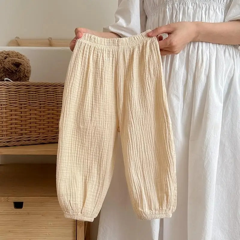 Bequeme Musselin Kinderhose aus Baumwolle – locker geschnitten mit elastischem Bund