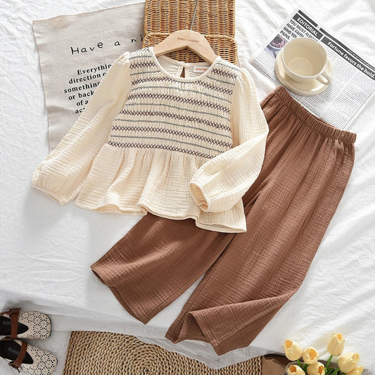 Zweiteiliges Kinder Outfit aus Musselin – Bluse mit Stickerei & weite Hose