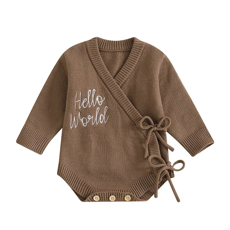 Gestrickter Baby Wickelbody „Hello World“ – Neugeborenen Body mit Wickelverschluss