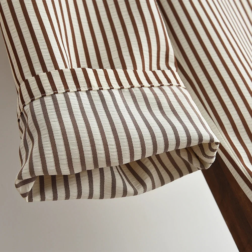 Elegantes Kinder Outfit – Bluse mit Falten & gestreifte Hose