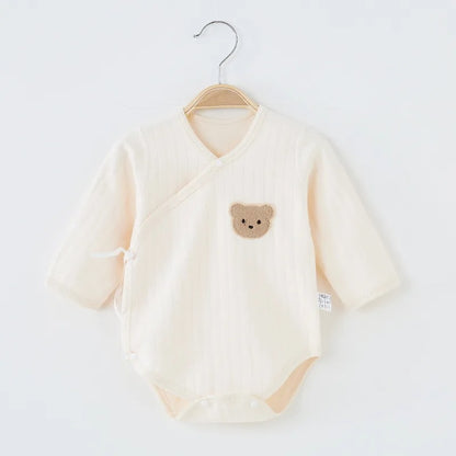 Baby Wickelbody mit Bären-Patch – gerippter Langarmbody