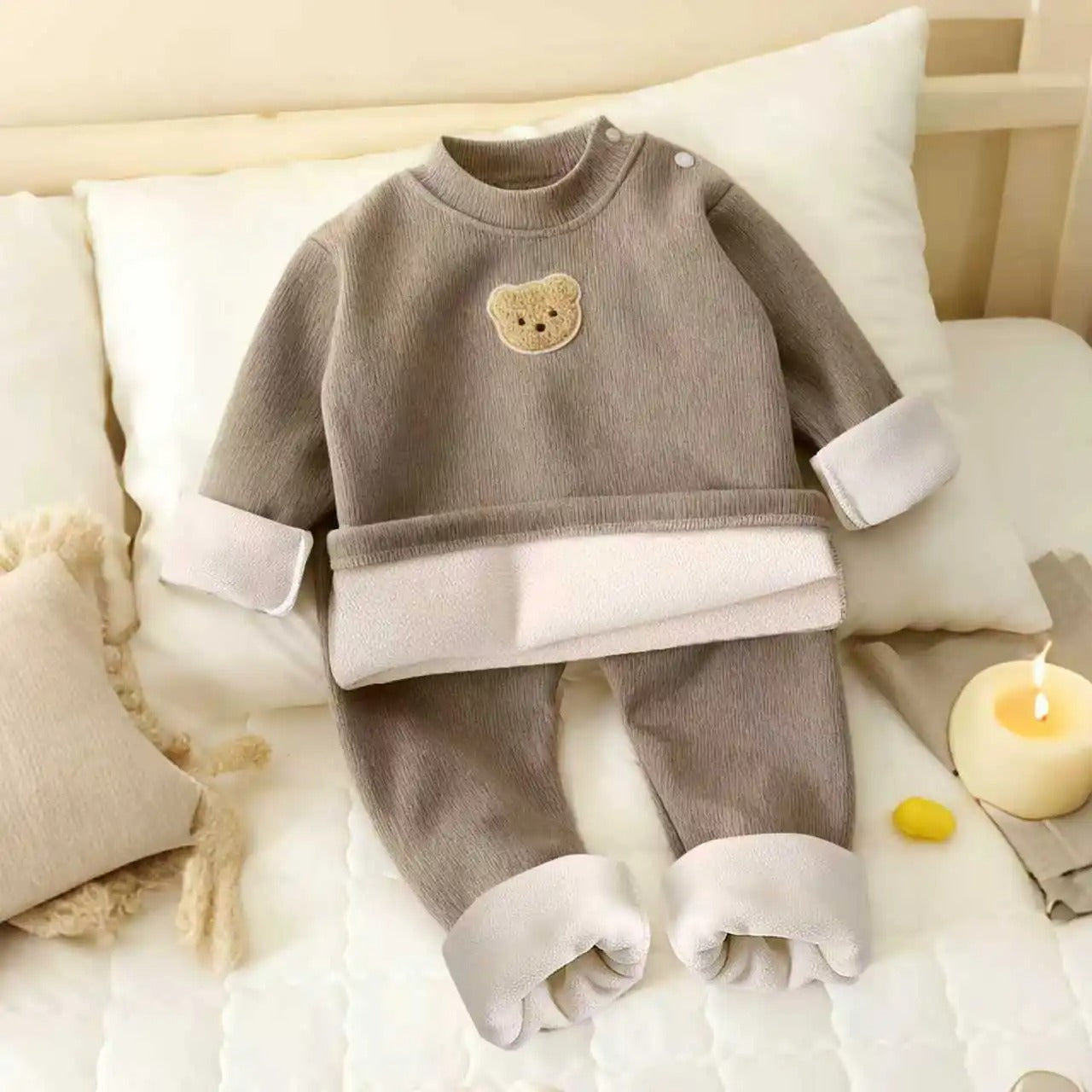 Kinder Fleece Outfit mit süßer Stickerei