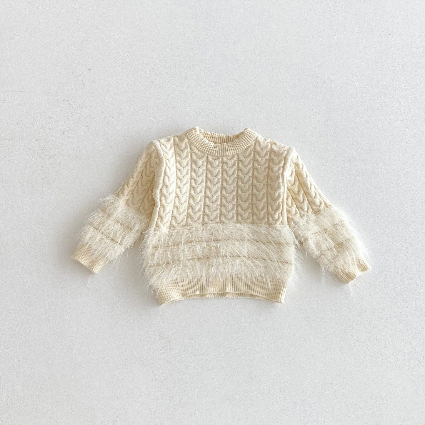 Eleganter Strickpullover mit Kunstfell-Details