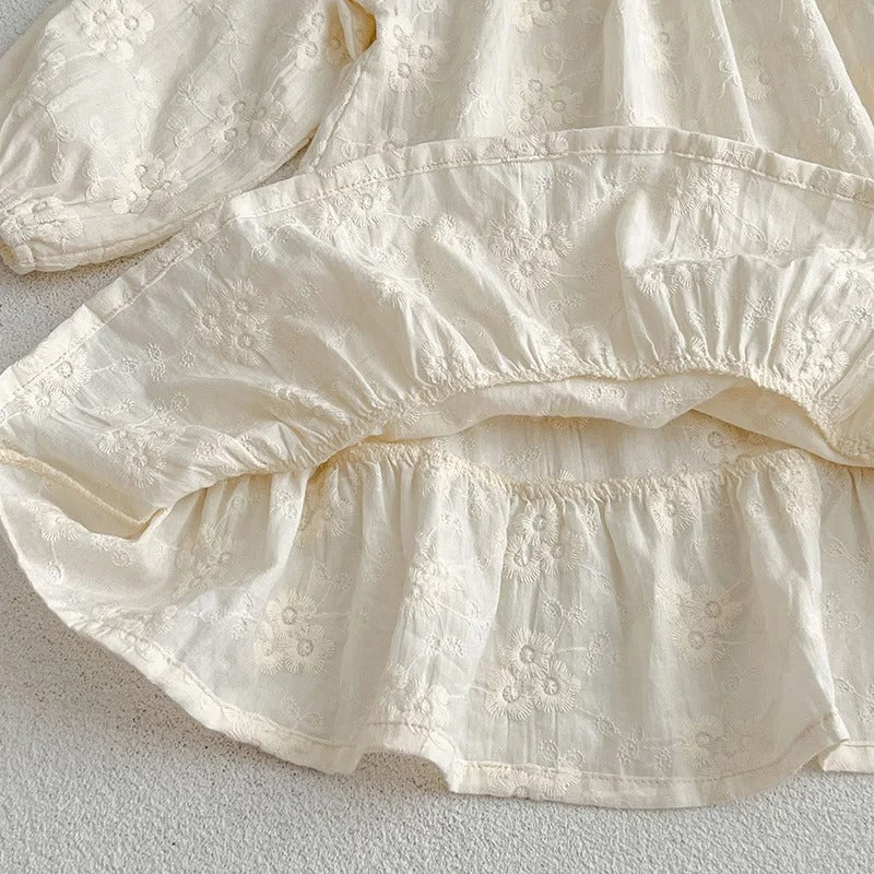 Mädchenkleid mit feiner Blumenstickerei – elegantes Baumwollkleid für Kinder