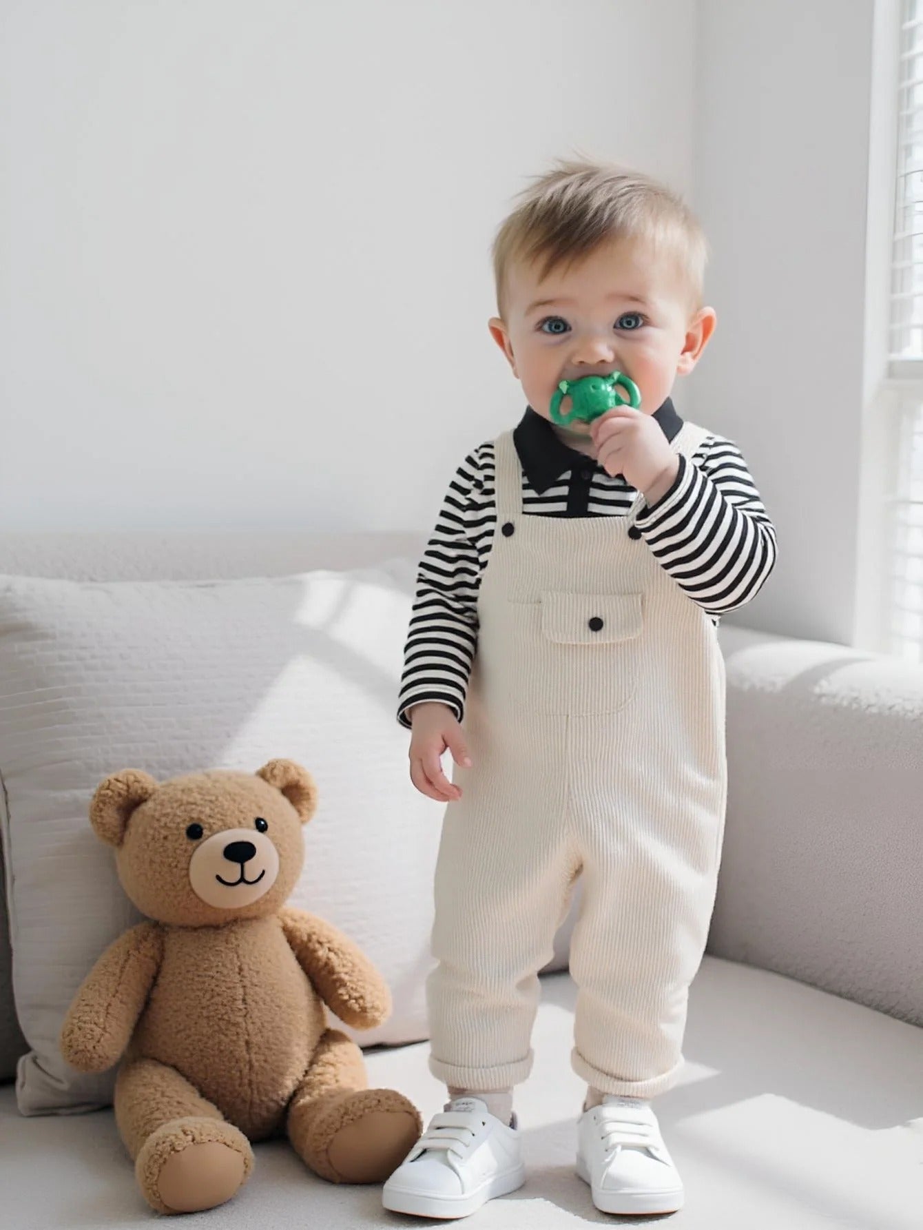 2-teiliges Baby Outfit Set Jungen – Cord Latzhose Beige & gestreiftes Langarmshirt mit Kragen (68–98)