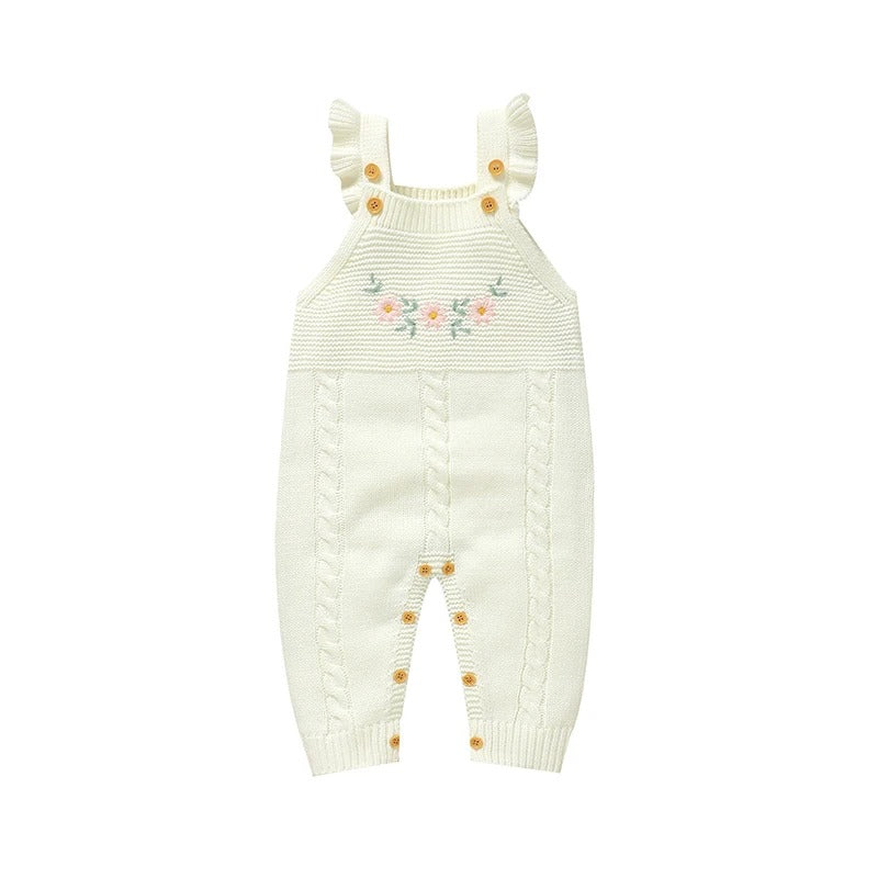 Baby Strickoverall mit Rüschen & Blumenstickerei – Gestrickter Baby Einteiler