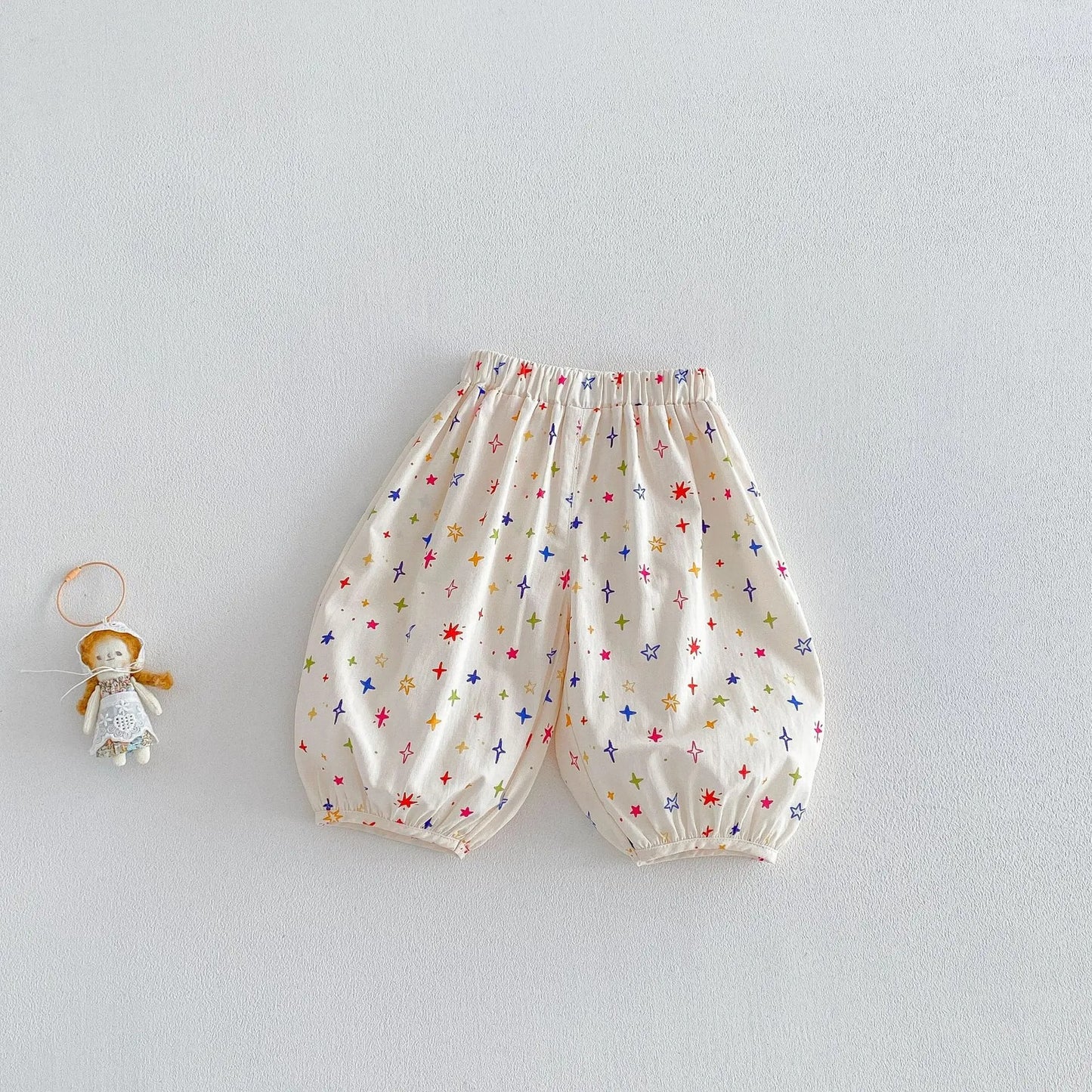 Mädchen Pumphose aus Baumwolle – Locker geschnittene Kinderhose mit süßen Prints