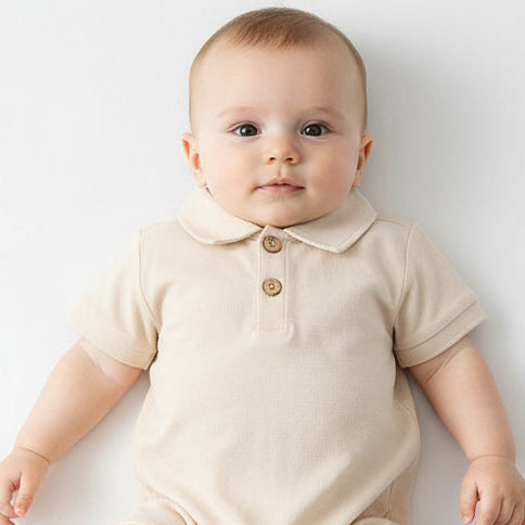 Baby Kurzarm Body mit Kragen – einfarbiger Polo Body aus Baumwolle