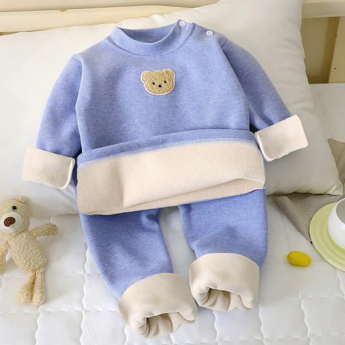 Kinder Fleece Outfit mit süßer Stickerei