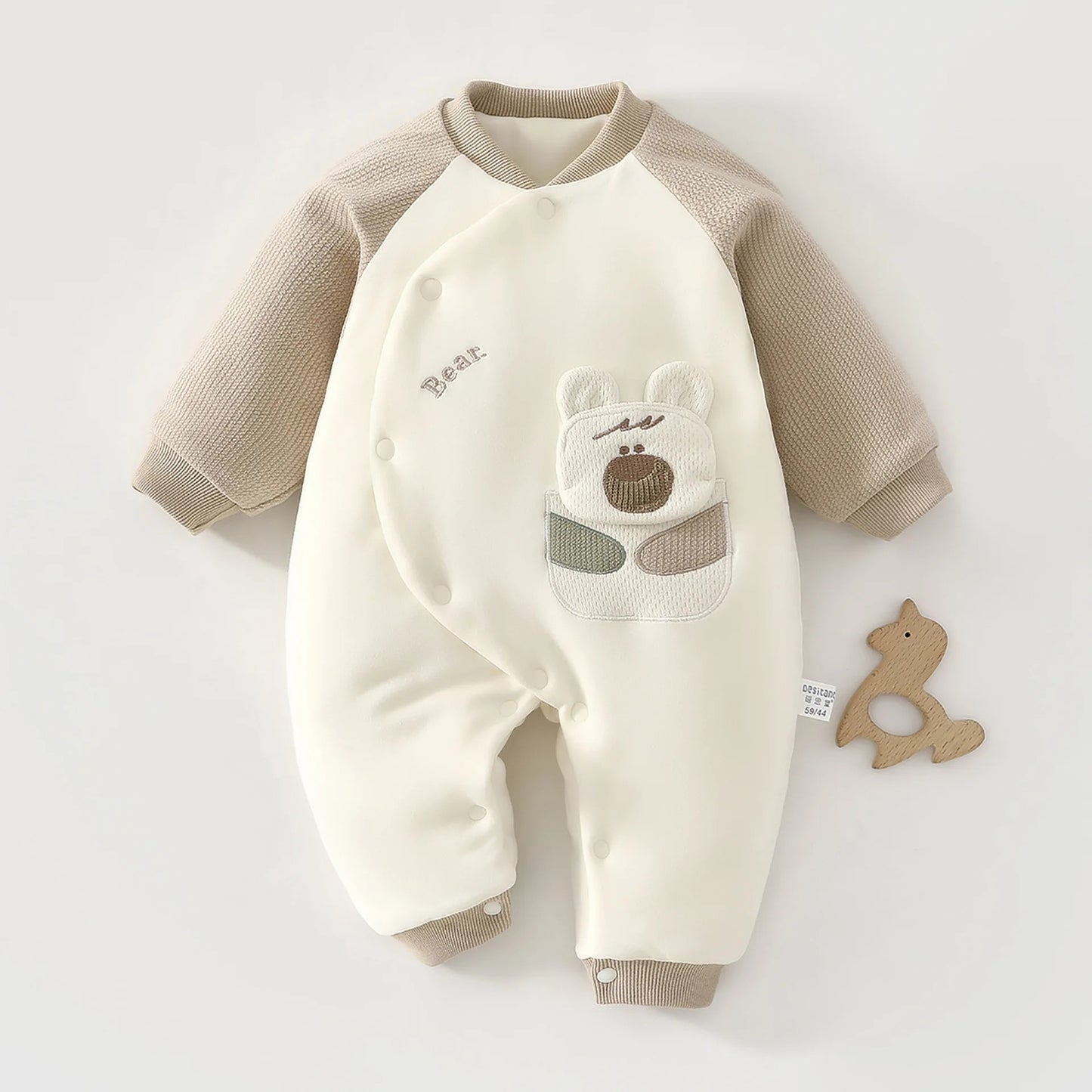 Wattierter Babystrampler mit Tierapplikation – weich, warm & einfach bezaubernd