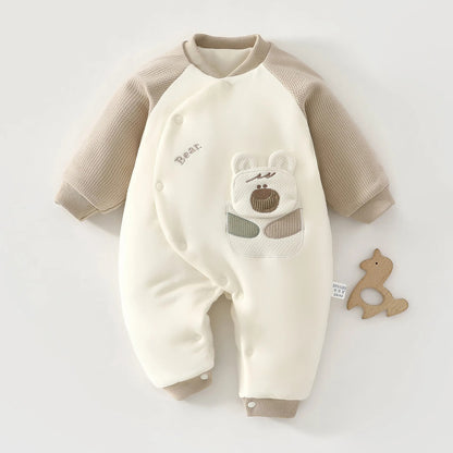 Wattierter Babystrampler mit Tierapplikation – weich, warm & einfach bezaubernd