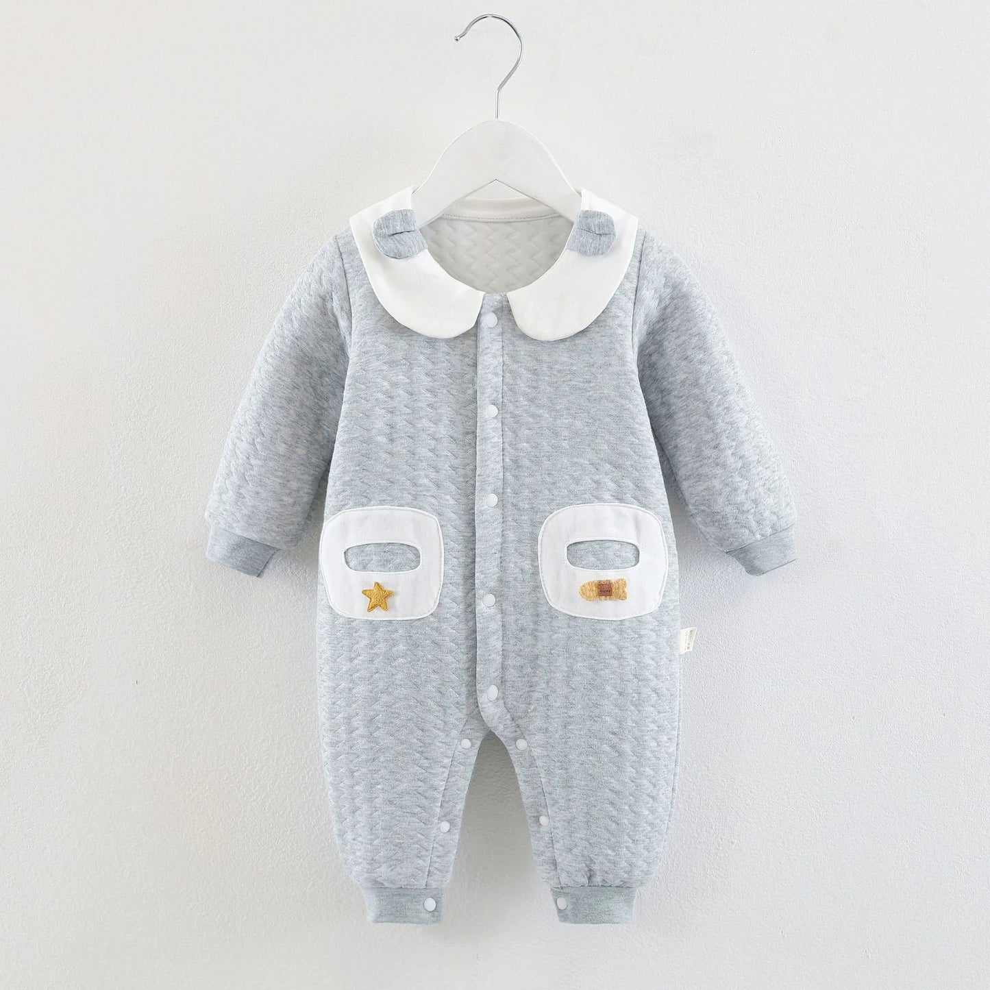 Kuschelweicher Baby-Strampler von Modern Kid