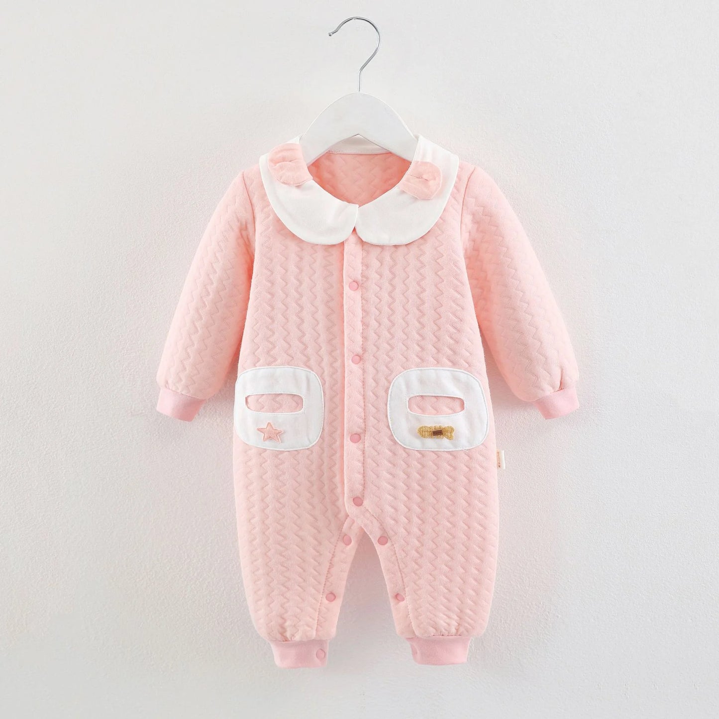 Kuschelweicher Baby-Strampler von Modern Kid