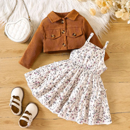 Zauberhaftes Blütenensemble – Das perfekte Outfit für Mädchen