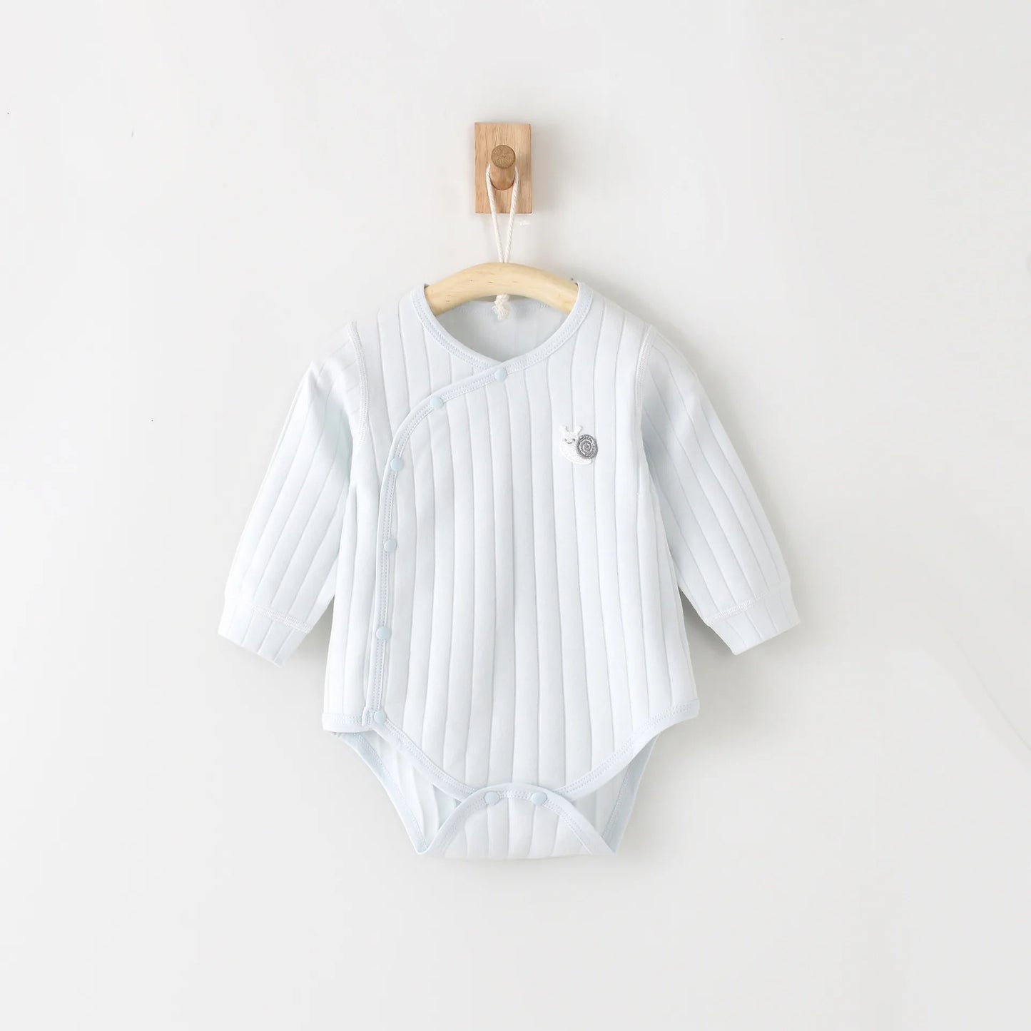 Kuschelweicher Baby-Body "Schneckenfreunde"